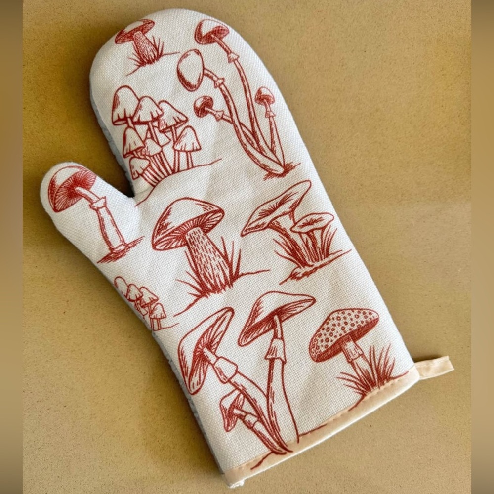 Counter Couture Mushroom Oven Mitt 🍄‍🟫 Mushroom Print Oven Mitt